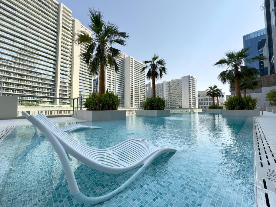 Dar Vacation - Contemporary Urban 2br Near Burj Khalifa * Dubai