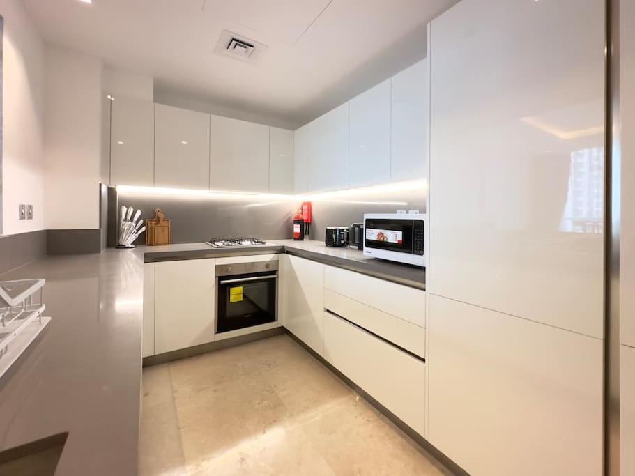 Apartment Dar Vacation - Contemporary Urban 2br Near Burj Khalifa *