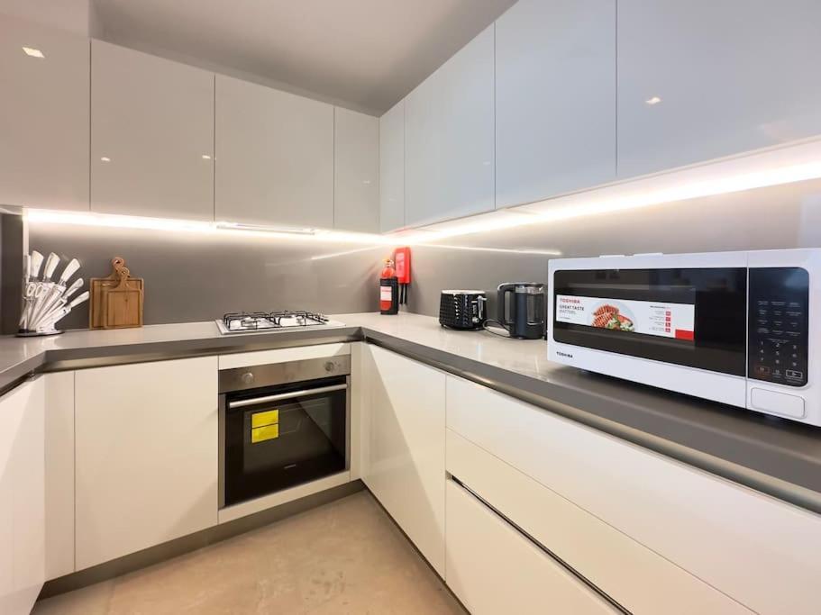 Dar Vacation - Contemporary Urban 2br Near Burj Khalifa * Dubai