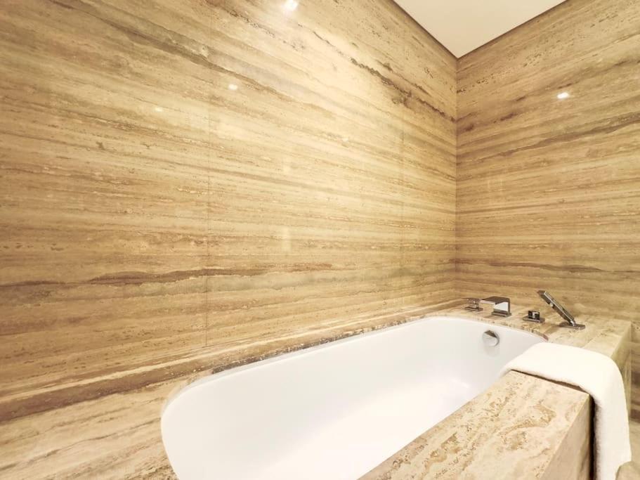 Dar Vacation - Contemporary Urban 2br Near Burj Khalifa Apartment
